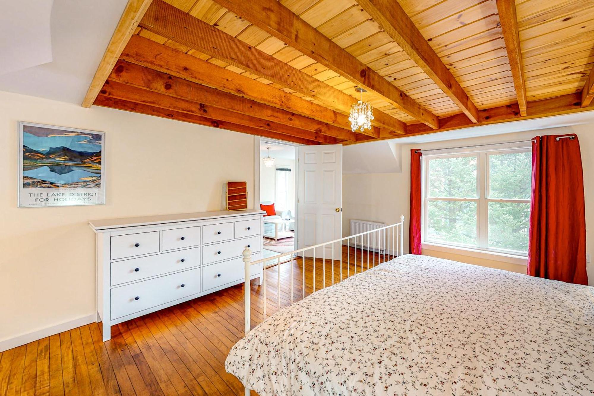 Pleasant Condos Ludlow Room photo