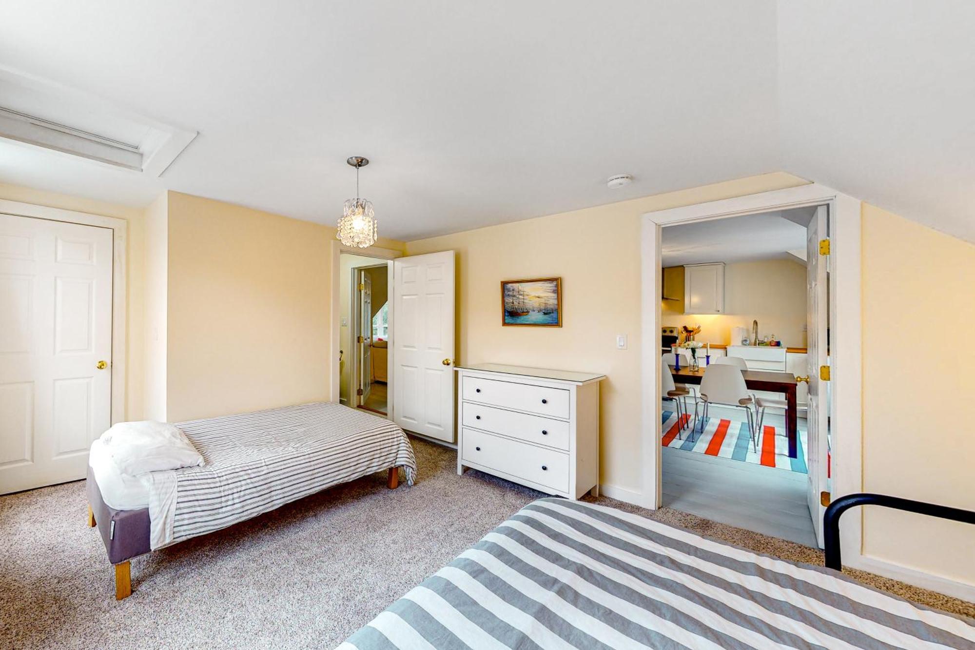 Pleasant Condos Ludlow Room photo