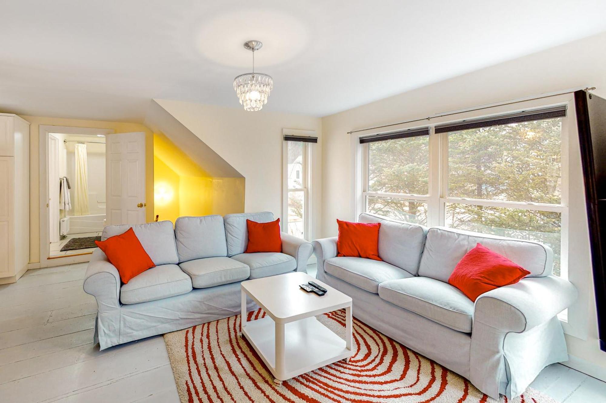 Pleasant Condos Ludlow Room photo