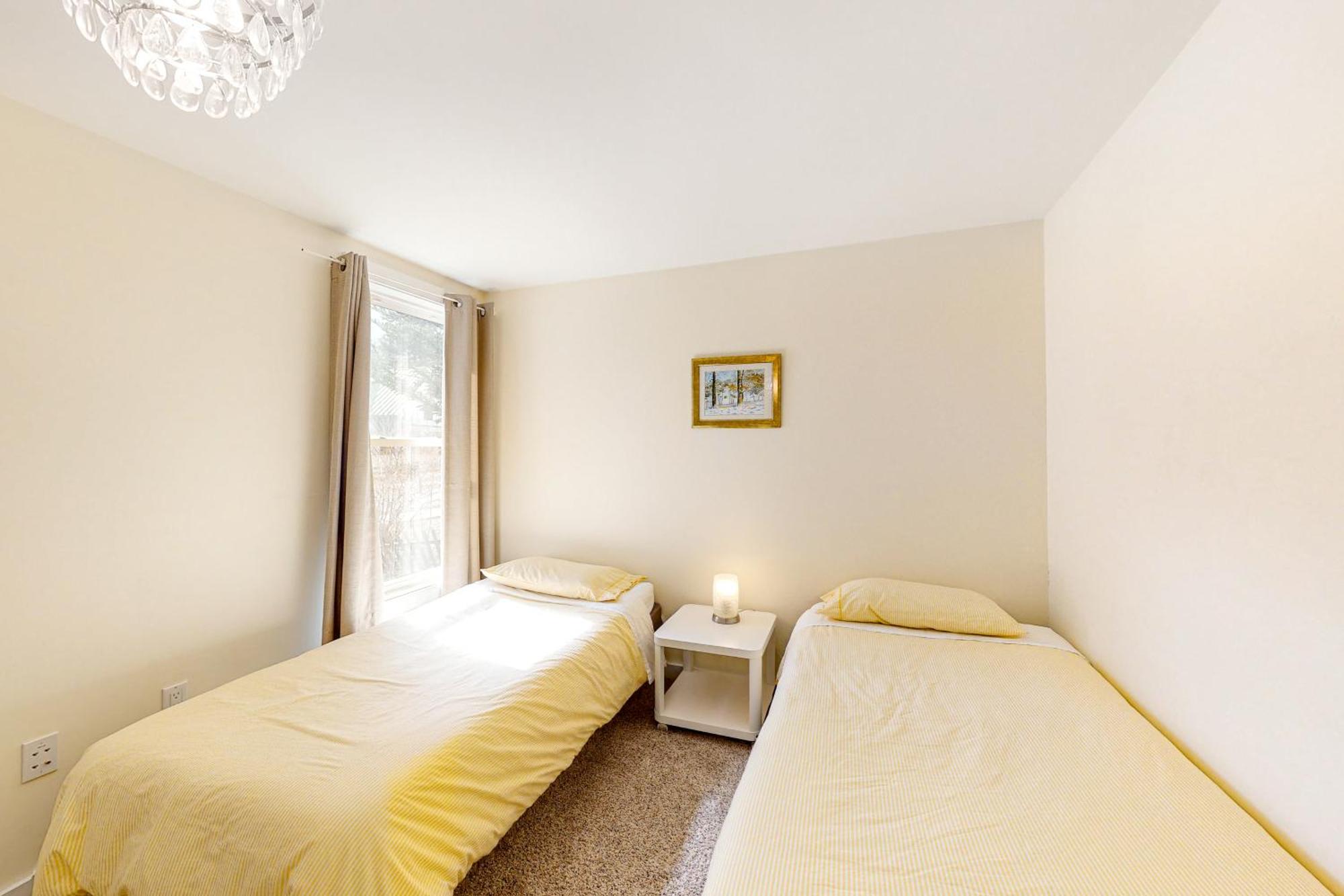 Pleasant Condos Ludlow Room photo