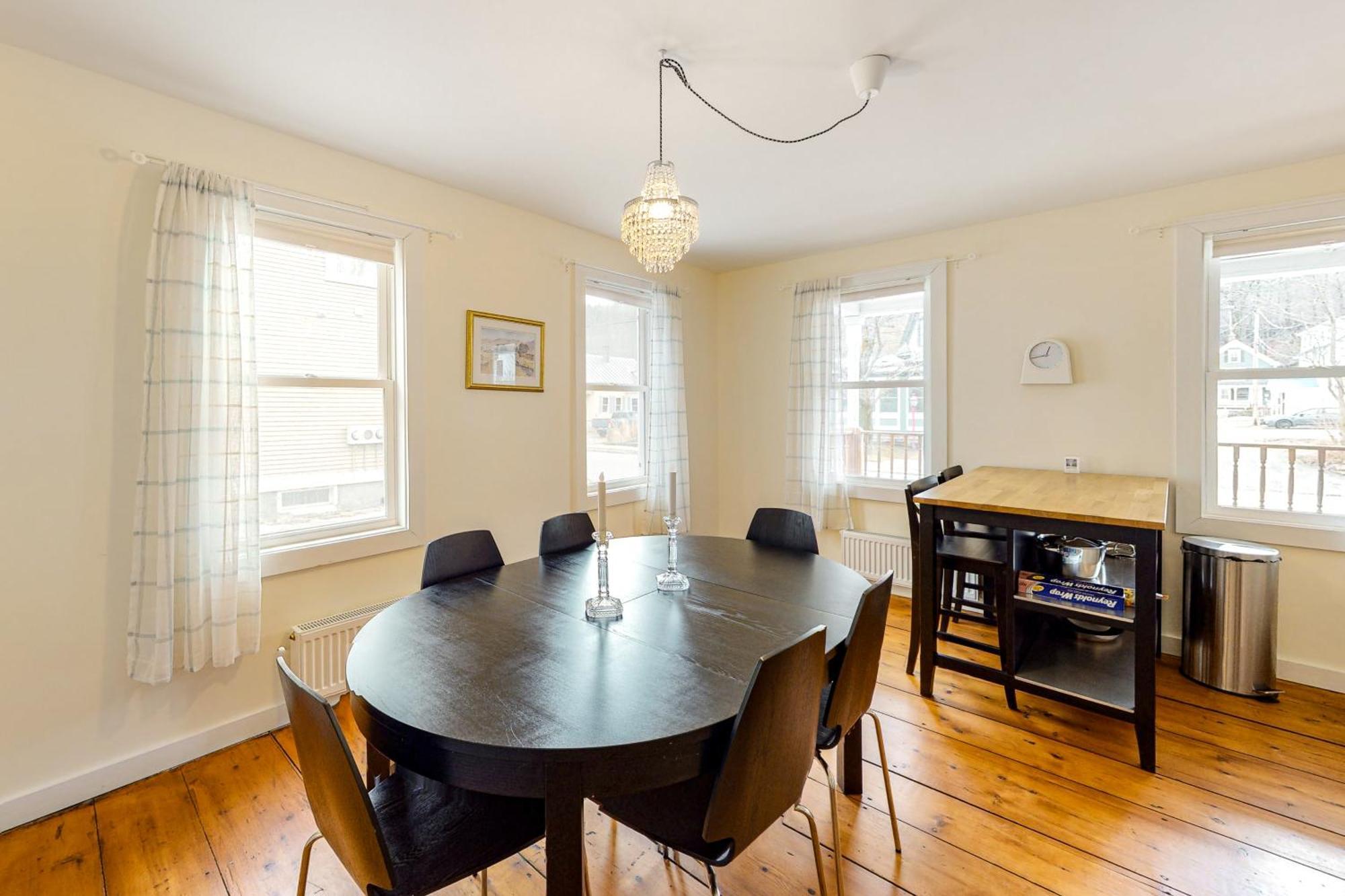Pleasant Condos Ludlow Room photo